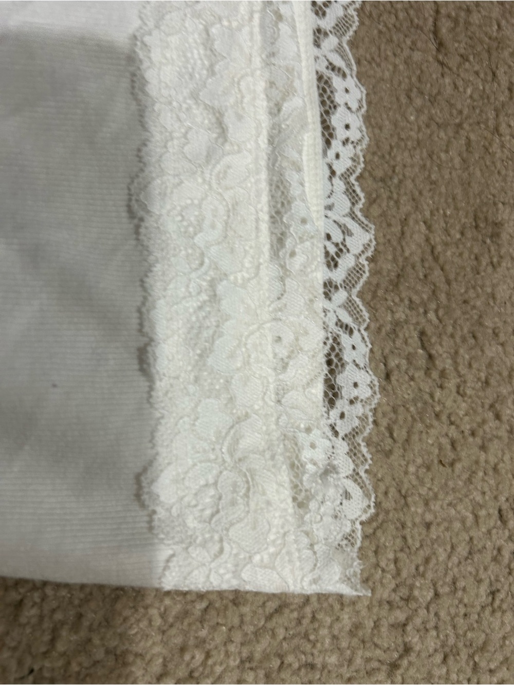 Hollister | NWT | White Lace-Trim Cami Tank Top - Small🤍 - Picture 4 of 7
